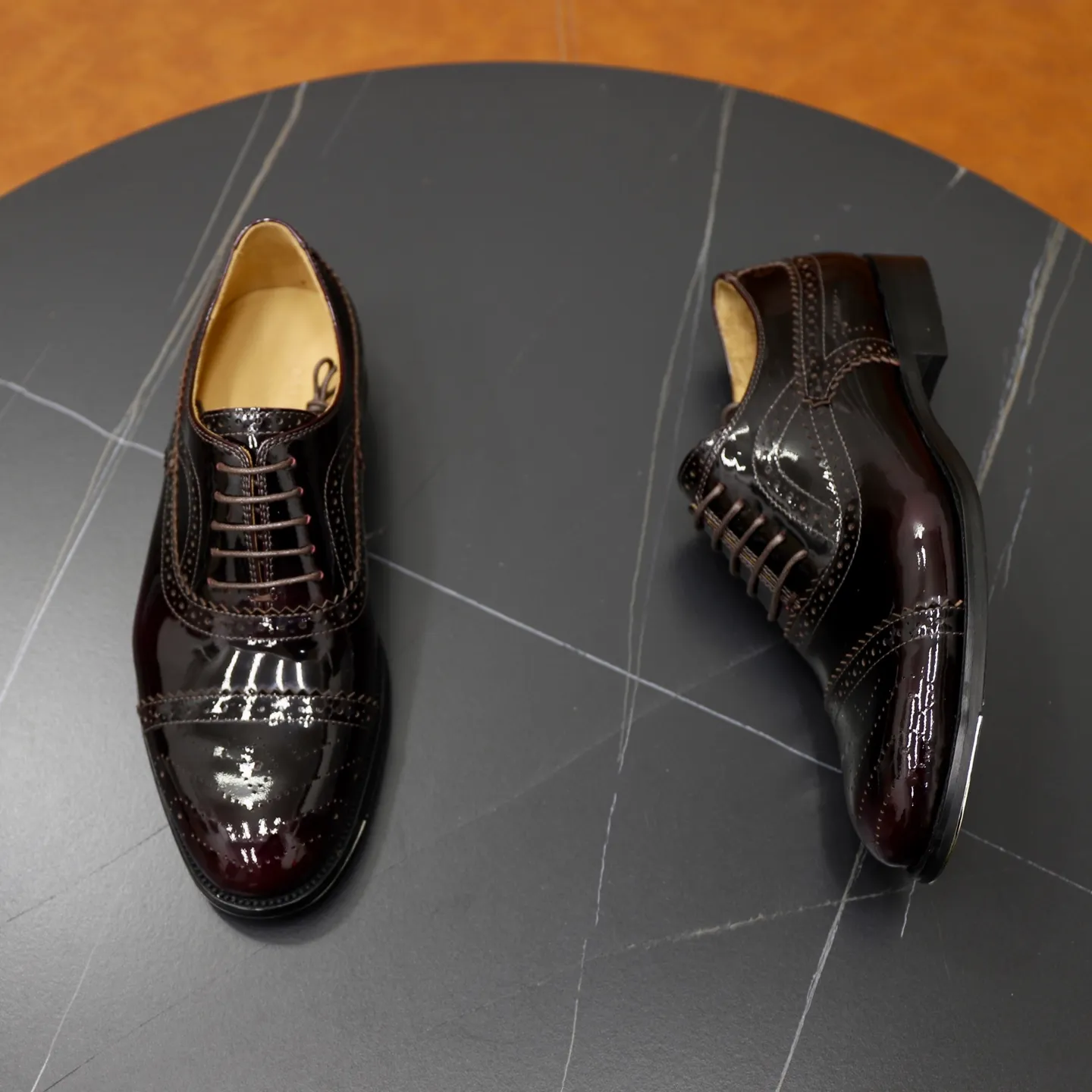 Men's shoes 💰660💰🙅‍♂️🙅‍♂️🙅‍♂️Niuli Brand: Gucci GuCCI Standard code: Men's code 39-44 (45 can be customized) Grade: Same style as the official website Original quality Material: Original cowhide surface Comfortable cowhide lining Original outsole Style category: Men's fashionable casual leather shoes Distinguished big-name luxury elements, top luxury Color: actual picture color